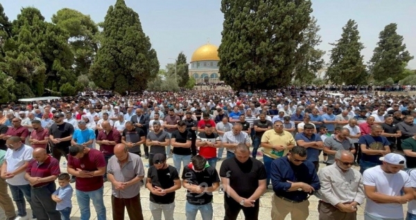 55 ألفاً يؤدون صلاة الجمعة في المسجد الأقصى
