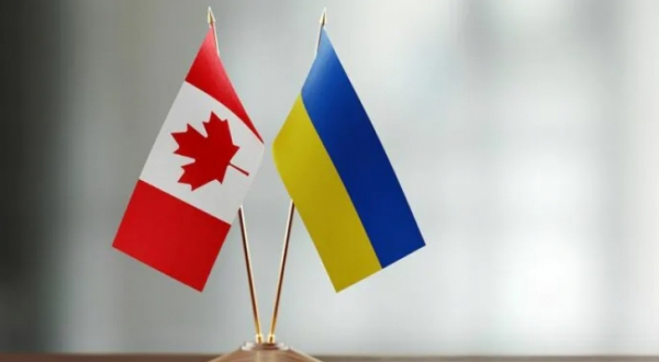 ما نوع المساعدات الدفاعية التي منحتها كندا لأوكرانيا بقيمة 400 مليون دولار؟