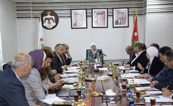 الحكومة تباشر بربط الاستراتيجية الوطنية للحماية الاجتماعية بمسارات التحديث الثلاثة