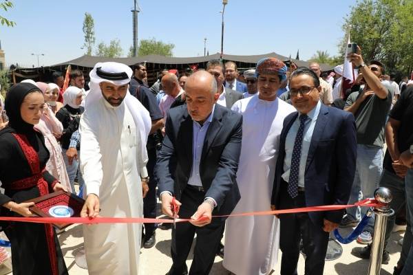 التطبيقية تحتفل باستقلال الأردن السابع والسبعين بمشاركة كبيرة من الدول انطلاقاً لافتتاح معرض الجاليات