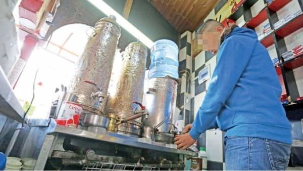 بائعو المشروبات الساخنة أمام قرارات جديدة