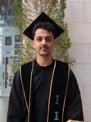 رجل الأعمال خلف النوايسة يخاطب ابنه محمد ويقدم نصائح بمناسبة تخرجه