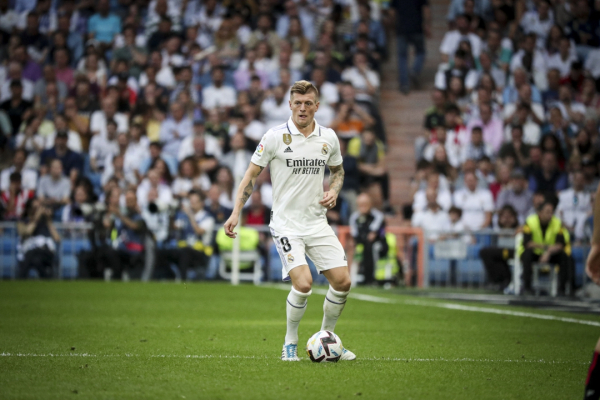 ريال مدريد يعلن تمديد عقد الألماني توني كروس