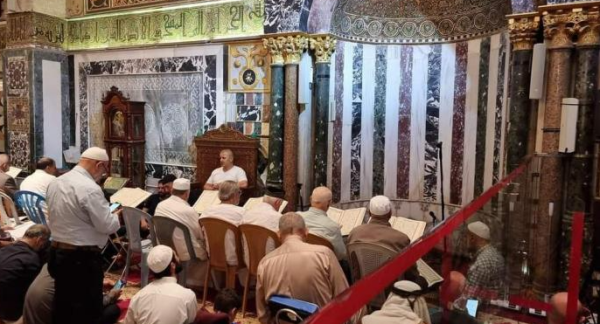 الآلاف يحيون الفجر العظيم في المسجد الأقصى ومساجد الضفة