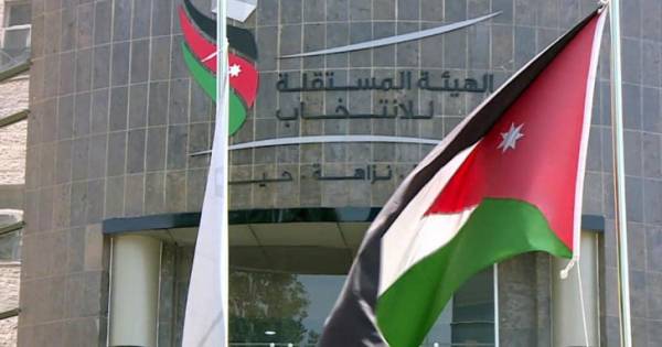 12 حزبا بدون مبادىء  في صفحة المستقلة