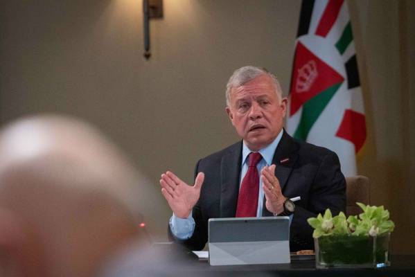 ماذا قال الملك عن الانتخابات القادمة أمام سياسيين وصحفيين؟