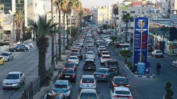 الحكومة تلزم التجار بإصدار كفالات خطية للسيارات