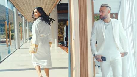 نيمار يثير الجدل بالرقص مع برونا بيانكاردي الحامل.. ويكشفان عن جنس جنينهما بطريقتهما