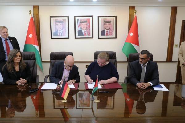 وزارة التخطيط والتعاون الدولي وبنك الإعمار الألماني يوقعان اتفاقية تمويل ميسر بقيمة 50 مليون يورو