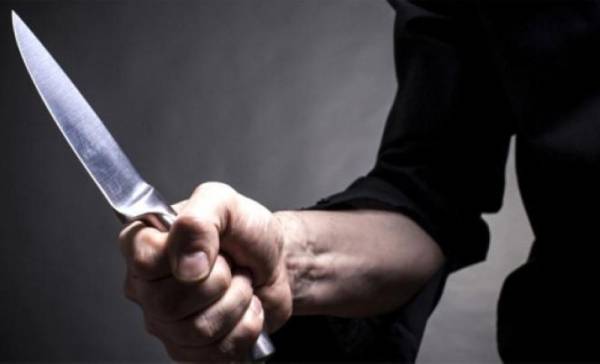 أب يطعن ابنه في ابو نصير