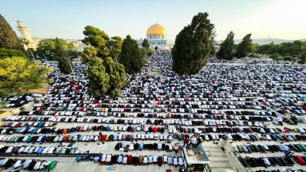 100 ألف مصلٍ يؤدون صلاة عيد الأضحى في المسجد الأقصى
