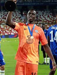 الأهلي السعودي يضم الحارس مندي من تشيلسي