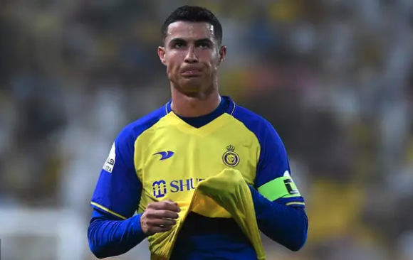 من أجل النصر.. مدرب رونالدو الجديد يرحل عن فريقه