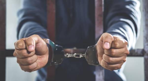 الحبس 7 سنوات لـ7 أشخاص تاجروا بالبشر في الزرقاء