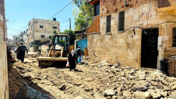 تواصل أعمال إزالة آثار عدوان الاحتلال على جنين