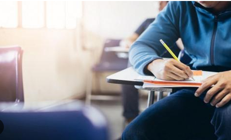 ضبط عشرات السماعات اللاقطة المستعملة في امتحان التوجيهي .. اليوم