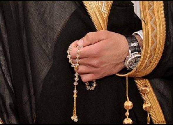 مئات المواطنين يتقدمون للحصول على لقب شيخ