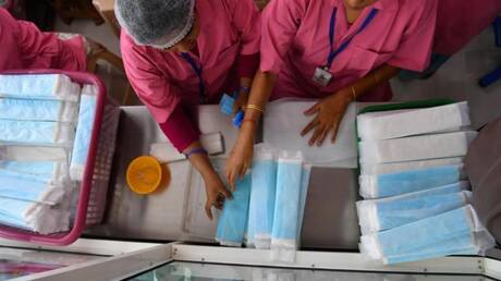 في دولة إفريقية.. إجبار عاملات مصنع للجبن على التعري للتأكد أنهن لسن في فترة حيض