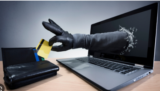 القبض على 6 أشخاص امتهنوا الاحتيال الإلكتروني