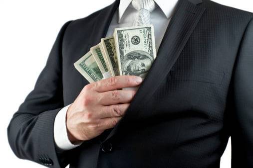 ثلاثة رجال أعمال عراقيين إخوة أمام القضاء بتهم إحتيال واختلاس 50 مليون دينار من شركائهم