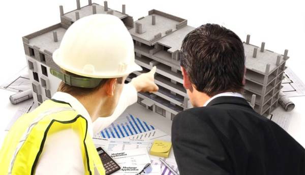 رئيس وزراء أسبق ينقذ مقاول ويجمد قرار خطير