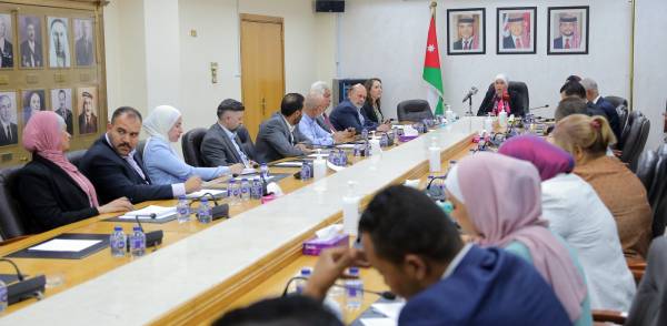 ما هو العقد الذهبي الذي أوصى به مجلس النواب التربية والتعليم؟