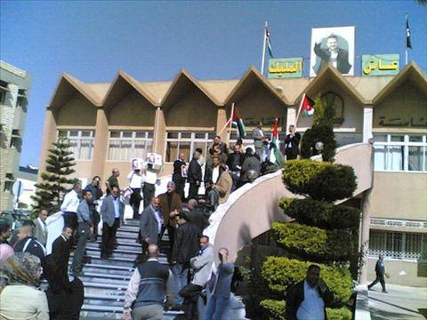 عاملو اليرموك .. بيان ساخن واعتصام ملتهب .. الأحد