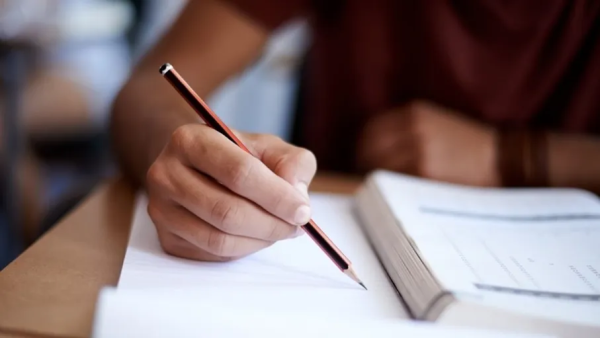 قدمت امتحان الرياضيات وفارقت الحياة.. طالبة توجيهي ترحل وسط صدمة وحزن