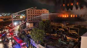 إخماد حريق كبير بمصنع زيوت في منطقة الخالدية بمحافظة المفرق