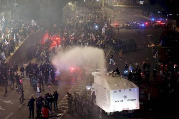 تجدد المظاهرات وإغلاق الطرق في إسرائيل