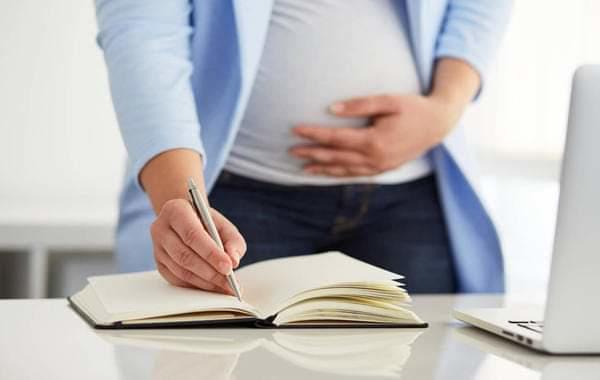 قصة جديدة.. مدرسة خاصة تفصل معلمة بسبب الحمل