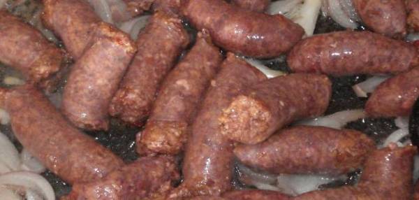 الرمثا .. ضبط معمل يبيع أحشاء وجلود حيوانات لتصنيع النقانق .. صور