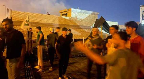 إضرام النار بالسفارة السويدية في بغداد