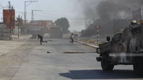 مستوطنون يقتحمون مخيما لأداء طقوس تلمودية في أريحا