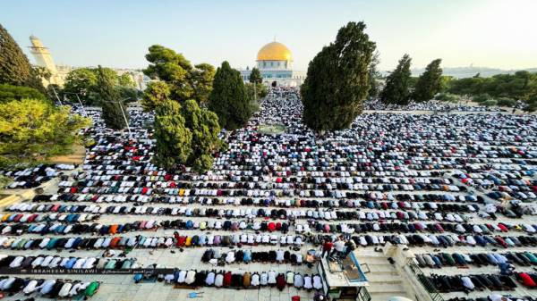 قرابة 50 ألف مصل أدوا صلاة الجمعة في المسجد الأقصى
