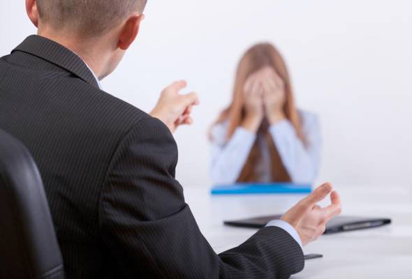 في كلية بالشمال.. طالبت بحقها بالضمان الاجتماعي ورد عليها العميد روحي انقلعي !!