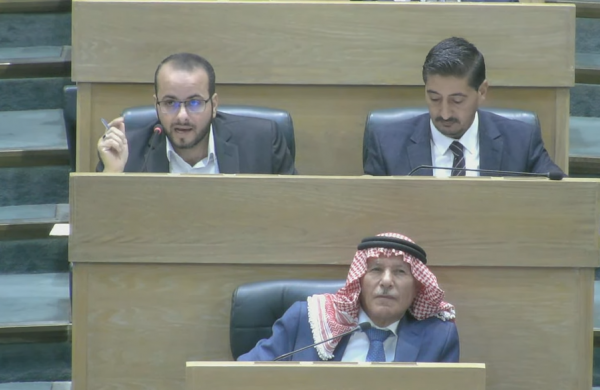 الرياطي: الحكومة القت كرة ملتهبة بحضننا .. ويتحفظ على قانونية النواب