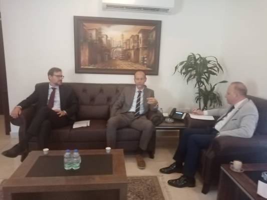 خرفان يلتقي مدير شؤون الاونروا