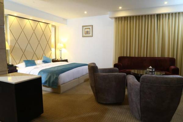 33 سائحا يهربون من فندق في عمّان