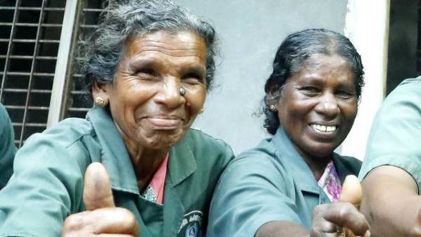 عاملات النظافة الهنديات اللواتي ربحن اليانصيب ولم يتركن عملهن