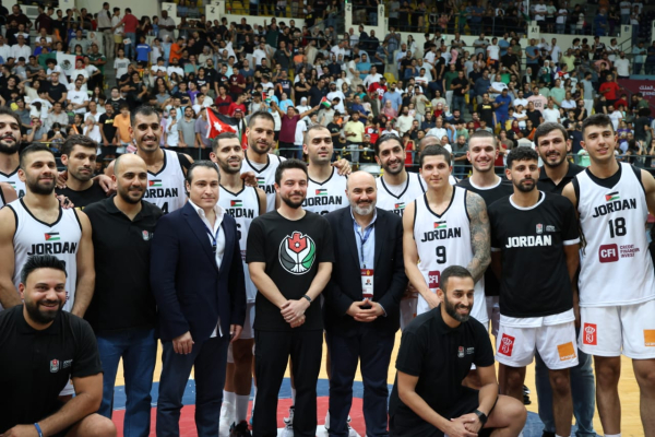 بحضور ولي العهد .. الصقور يتوج بكأس الملك عبد الله