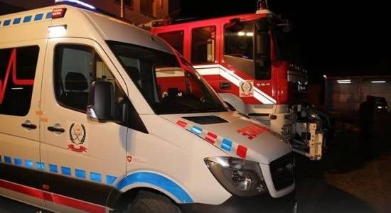 وفاة واصابتان بتصادم مركبتي شحن على طريق الرويشد