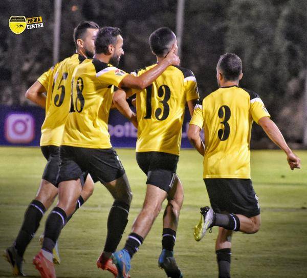 الحسين يعتلي صدارة الدوري بعد فوزه على السلط بثلاثية