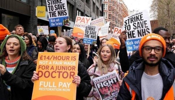 الأطباء في بريطانيا يبدأون إضراباً جديداً