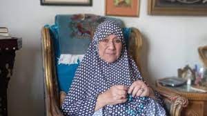 جدل حول السبب.. أديبة مصرية معروفة تعرض مكتبتها للبيع