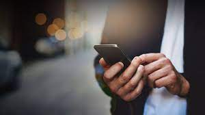 “الاتصالات” تحذر من رسائل مضللة حول تسجيل للمكالمات