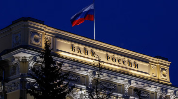 البنك المركزي الروسي يرفع الفائدة 350 نقطة أساس في اجتماع استثنائي