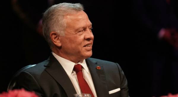 جلالة الملك يهنئ الناجحين بالتوجيهي: أمامكم مرحلة جديدة