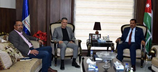 المراشده يبحث فرص إقامة مشاريع إستثمارية كبرى مع العالمية البريطانية للإستشارات التجارية