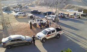 مواطنون ينفذون وقفة احتجاجية جراء انقطاع المياه عن منازلهم في وادي موسى